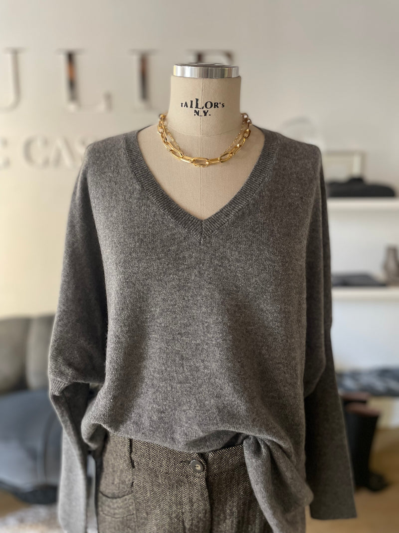 V-neck sweater in pure cashmere