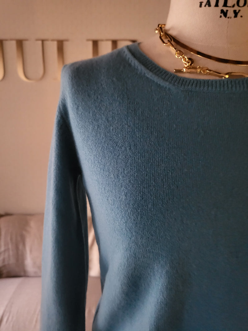 Round neck sweater