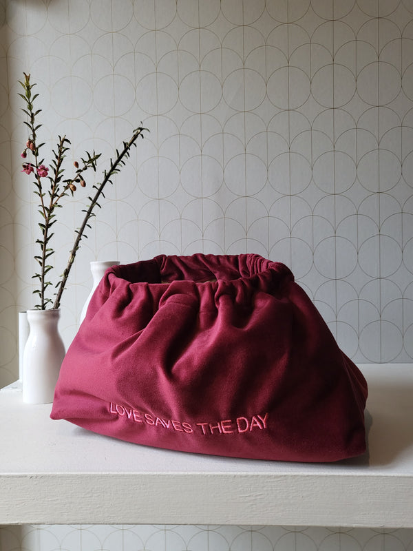 Clutch in velluto | LOVE SAVES THE DAY