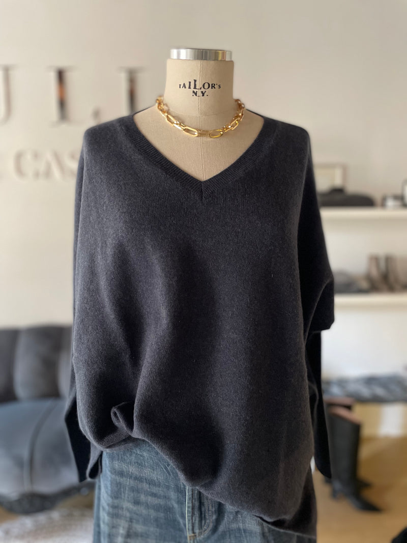 V-neck sweater in pure cashmere