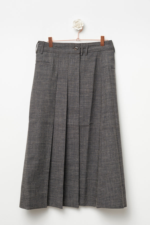 wide fold skirt