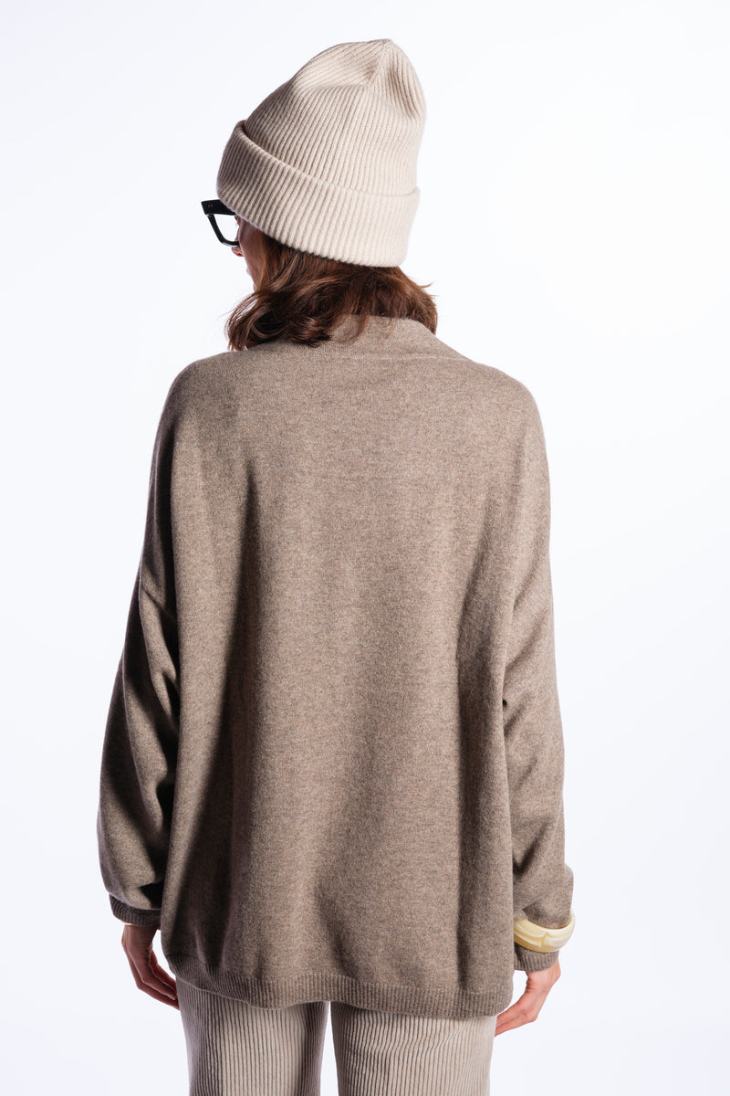 NORA | SCOLLO V OVER