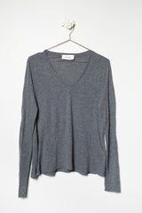 Long sleeve V-neck t-shirt