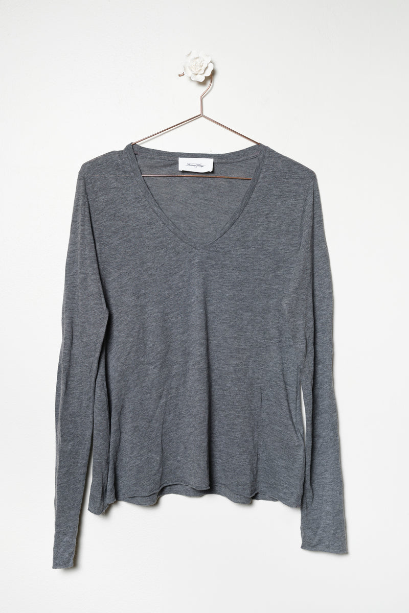 Long sleeve V-neck t-shirt