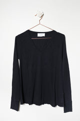 Long sleeve V-neck t-shirt