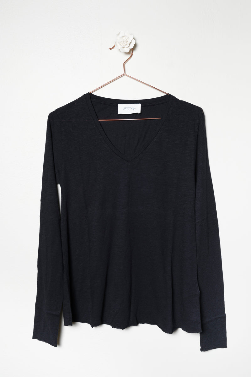 Long sleeve V-neck t-shirt