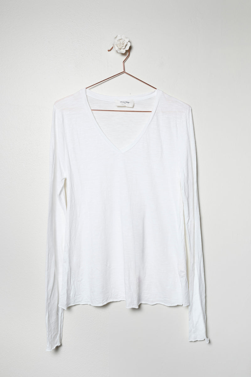 Long sleeve V-neck t-shirt