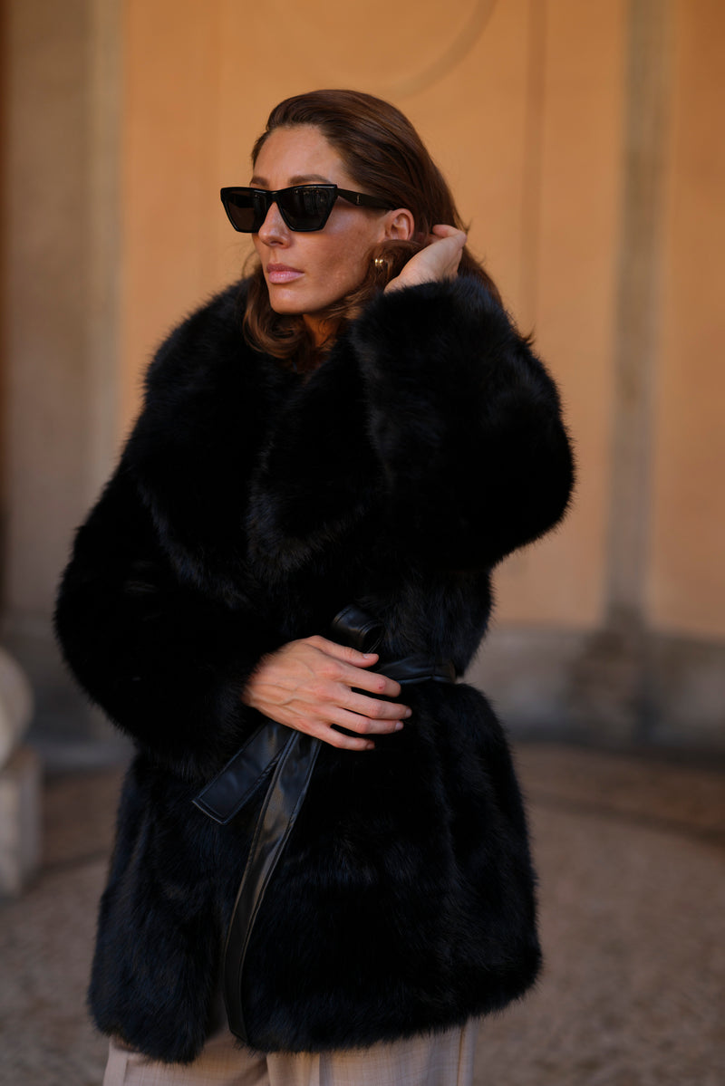 Fur nera con cintura