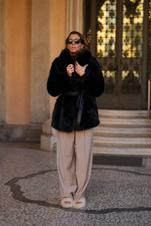 Fur nera con cintura