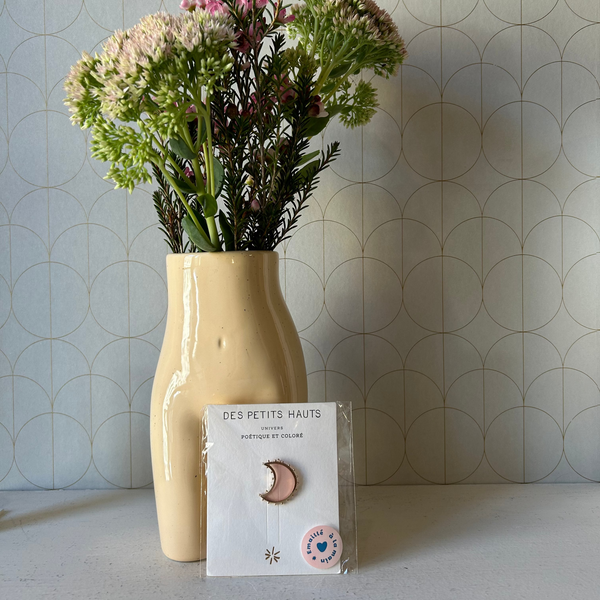 Moon pin