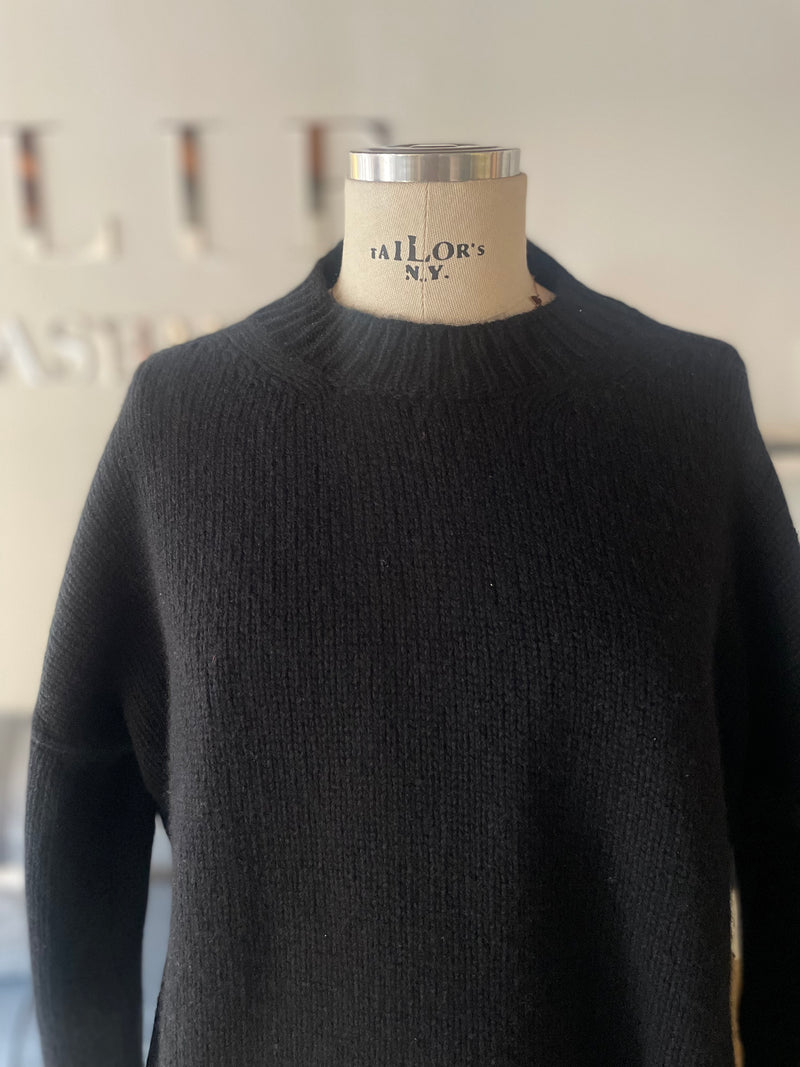 Cashmere round-neck sweater