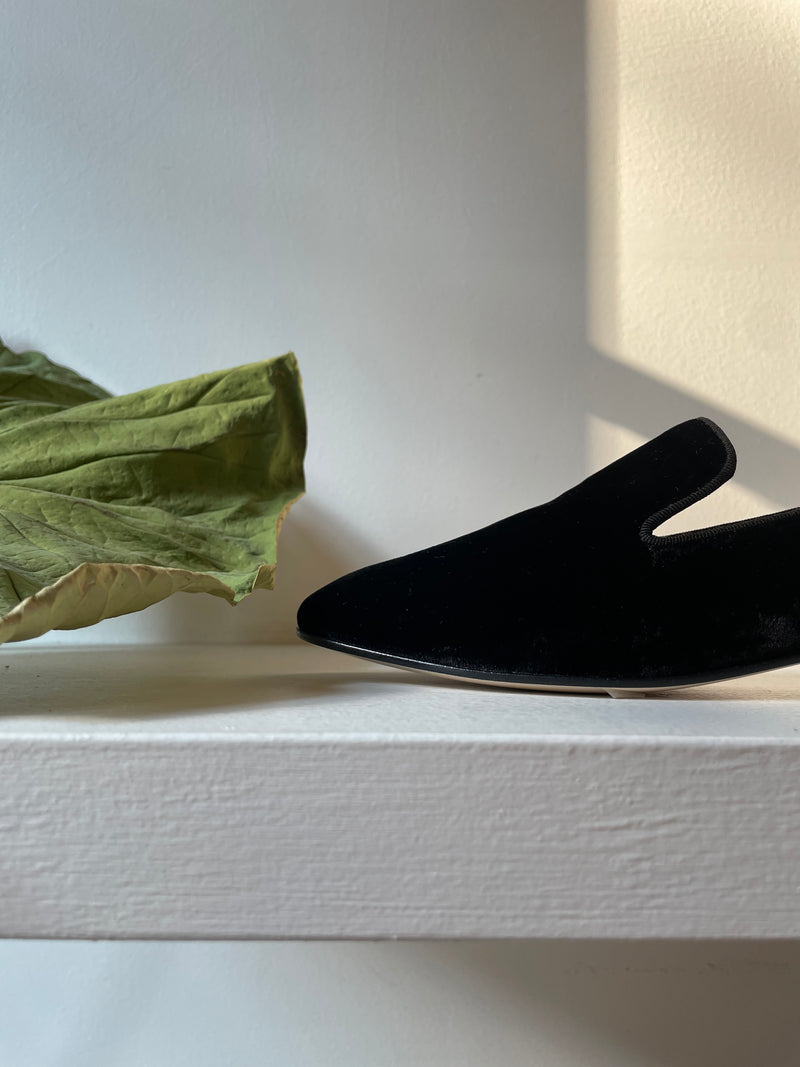 Black velvet shoe